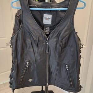 Harley Davidson Black Leather Vest with Zipper Details